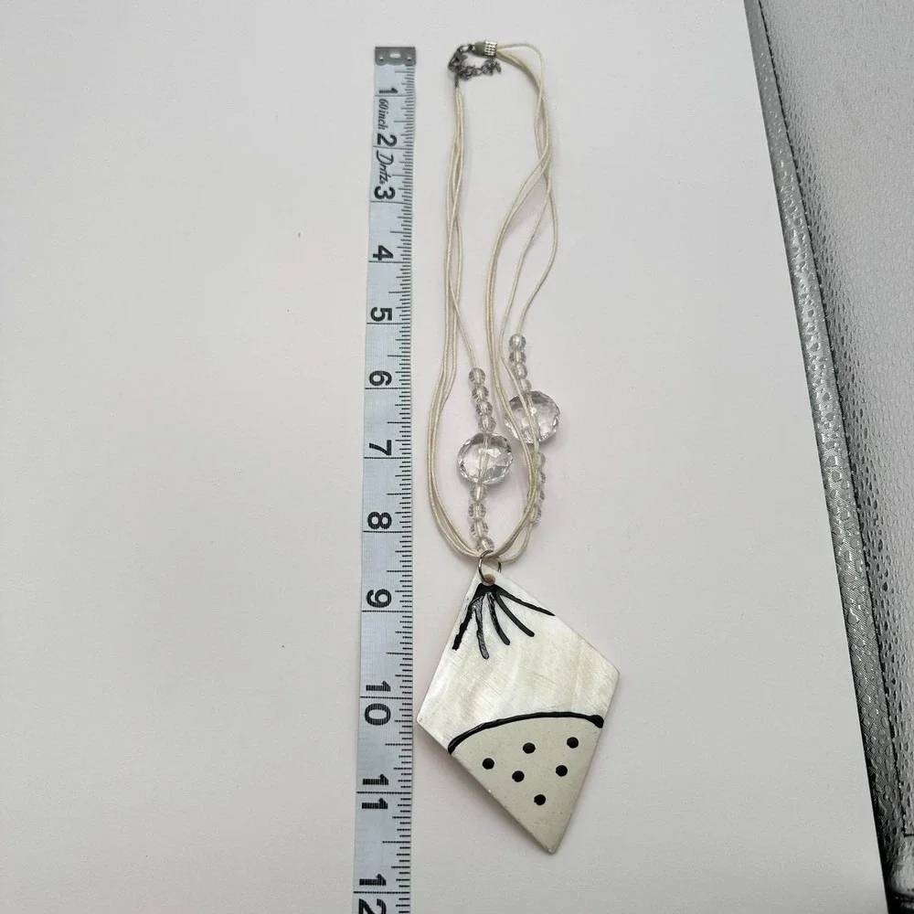 Vintage 90s‎ Multi Stand Beaded Hand Painted Mother-of-Pearl Pendant Necklace